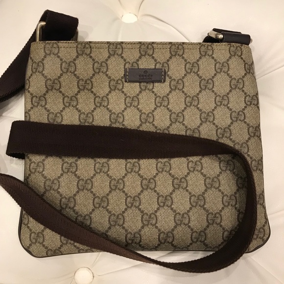 Gucci Handbags - Gucci Messenger/ crossbody bag